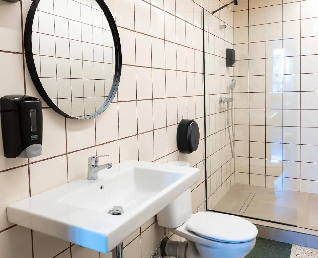 Lamia Bbk Women Hostel-Solo Mujeres 毕尔巴鄂